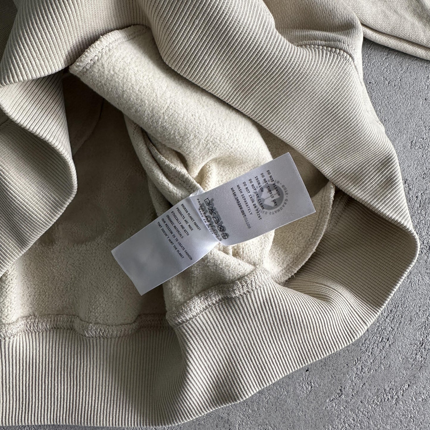 Sudadera con capucha de amor sin corazón y roto