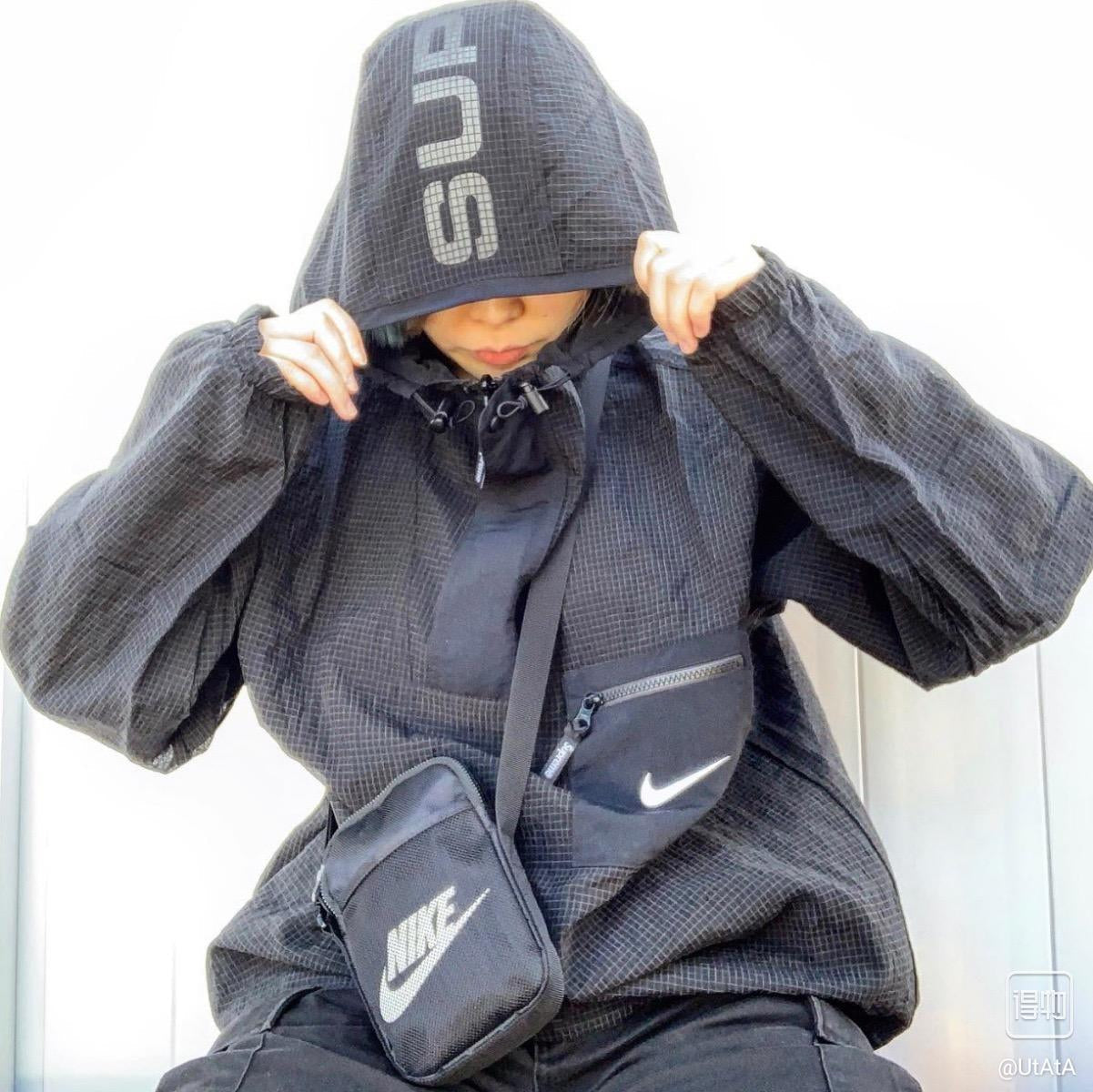 Supreme X Nike Whindshell Jacke