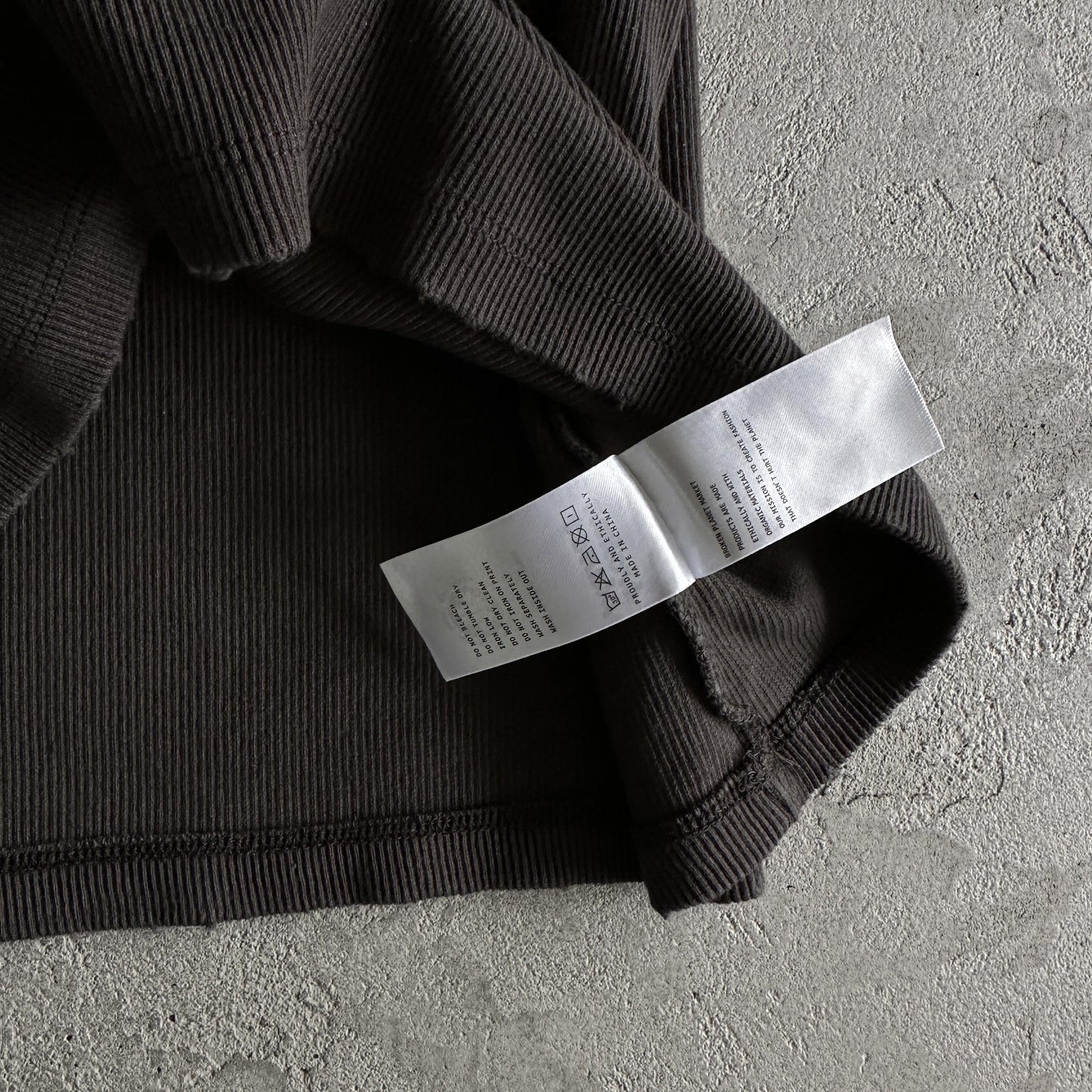 Broken P Camiseta sin mangas de canalé lavada para hombre
