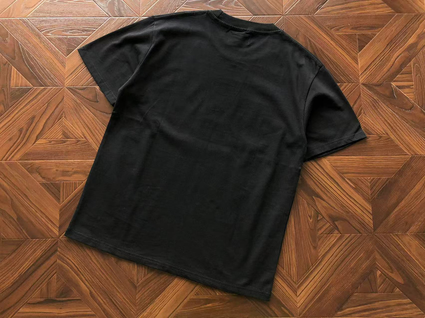 Maglietta con lacrime di denim