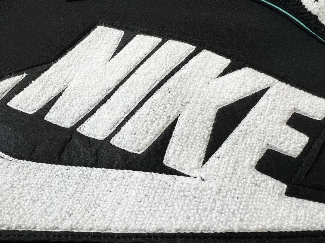 Chaqueta universitaria Nike x Tiffany and Co.