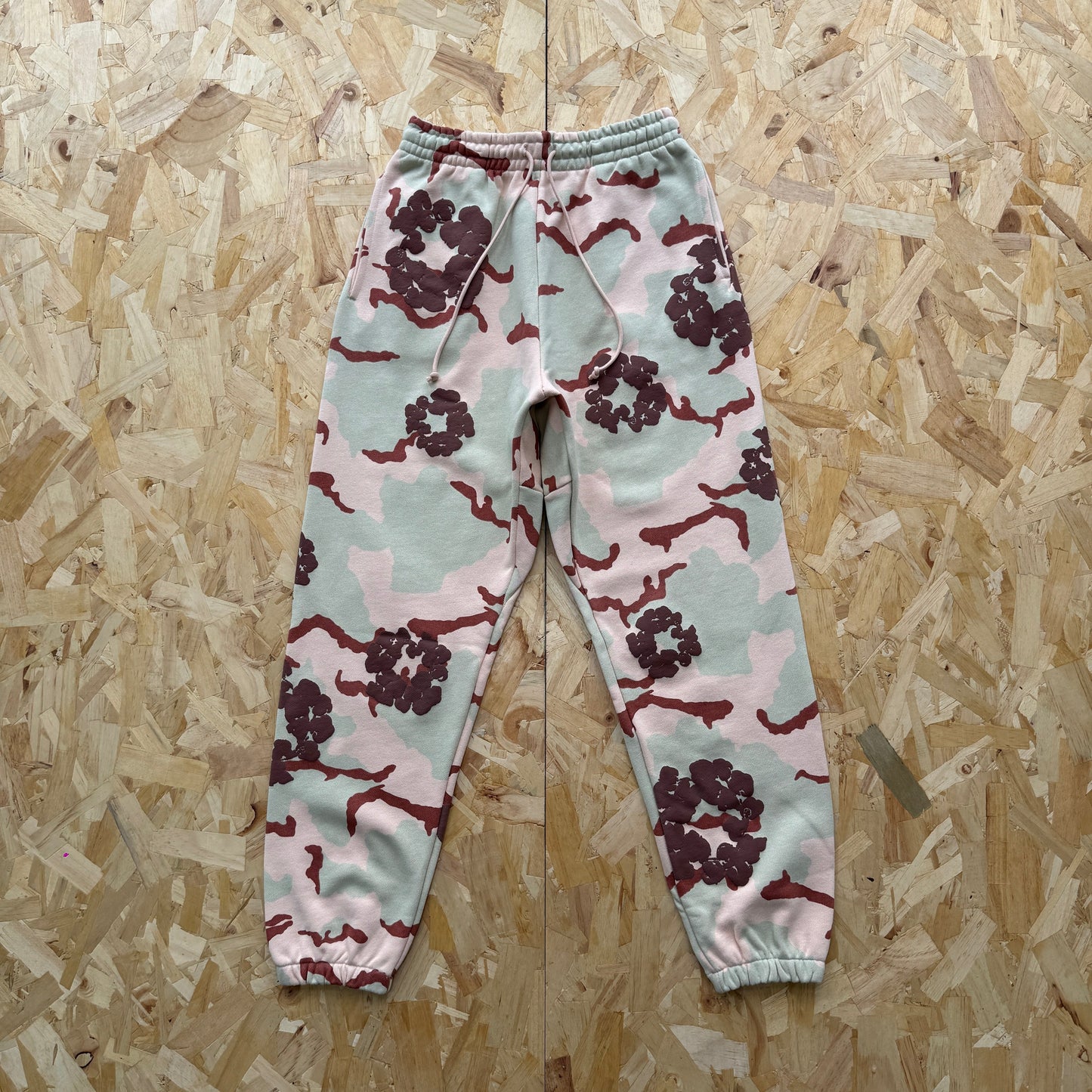 Pantalones de camuflaje Denim Tears 4+