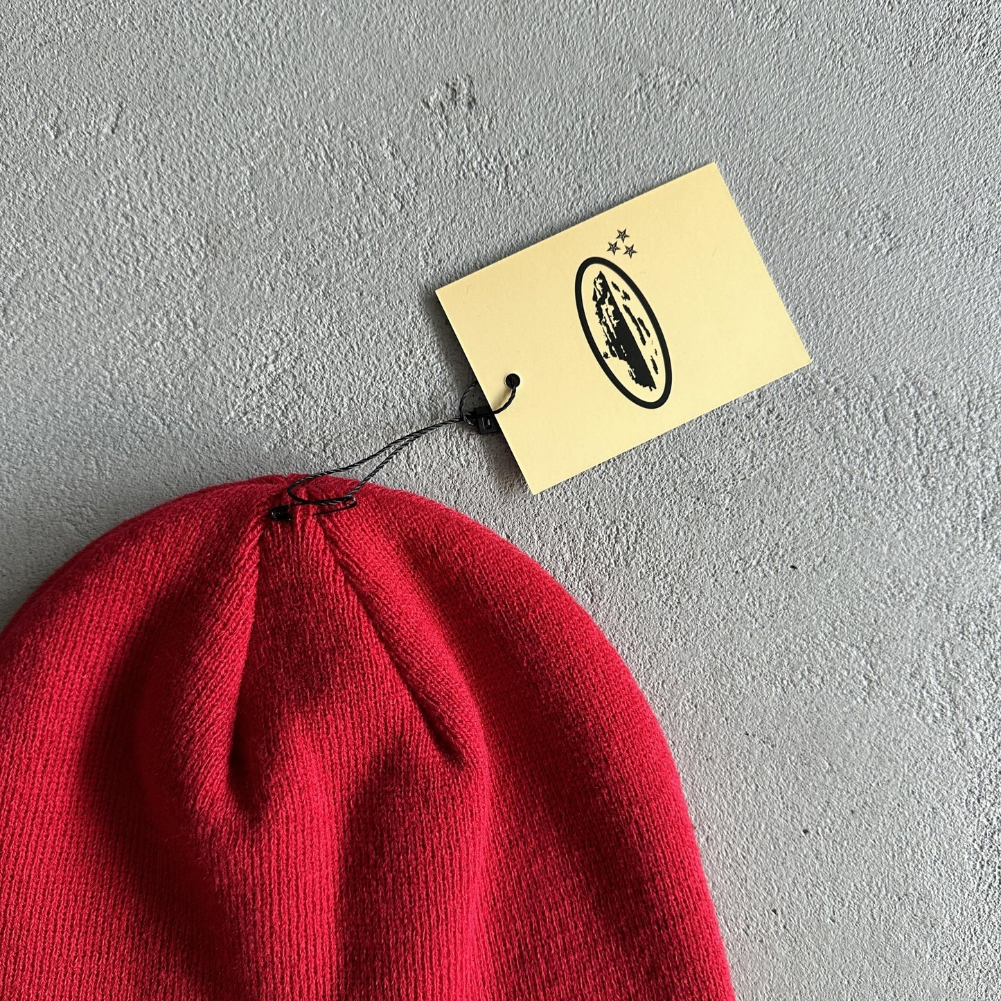 Gorro con bordado lateral para el frío - Rojo