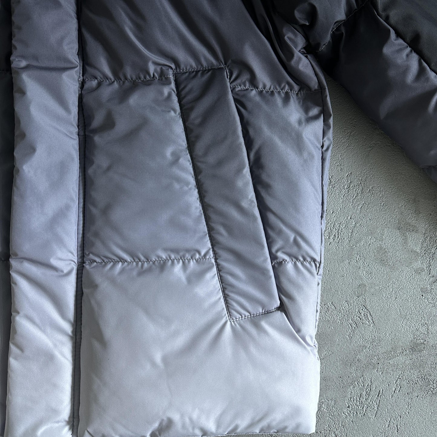 Chaqueta Puffer con Cremallera Completa y Logotipo Arch de Trapstar Decoded en Degradado Negro