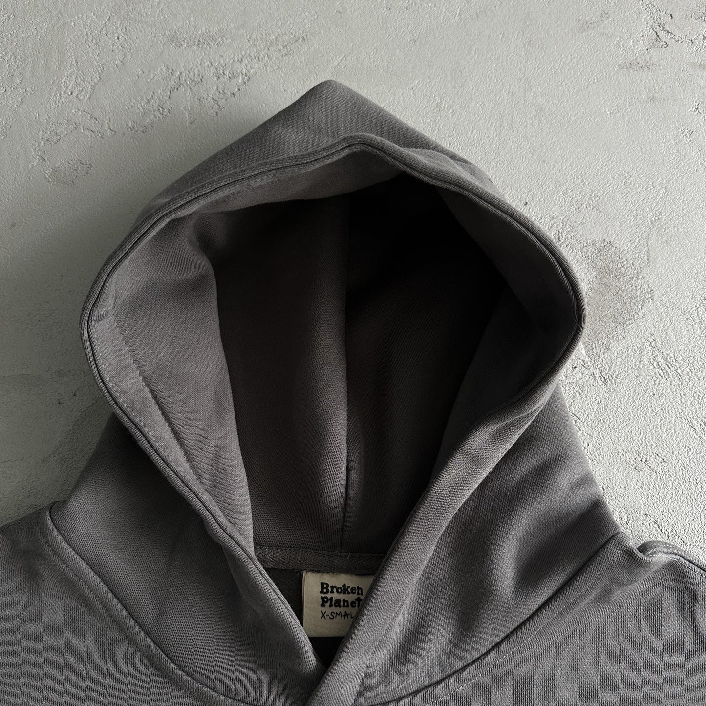 Broken Planet Kapuzenpullover „Finde dein Gleichgewicht“ 