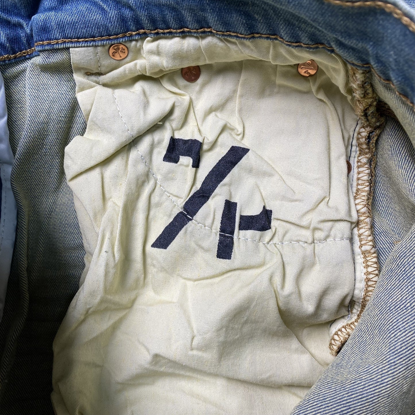 Schmale Jeans der Marke Purple Brand