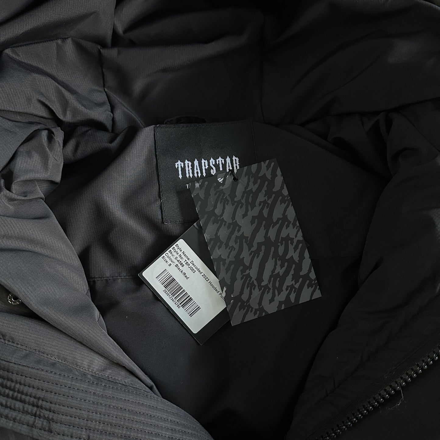 Trapstar Decoded Pufferjacke mit Kapuze 2.0 Schwarz / Infrarot 