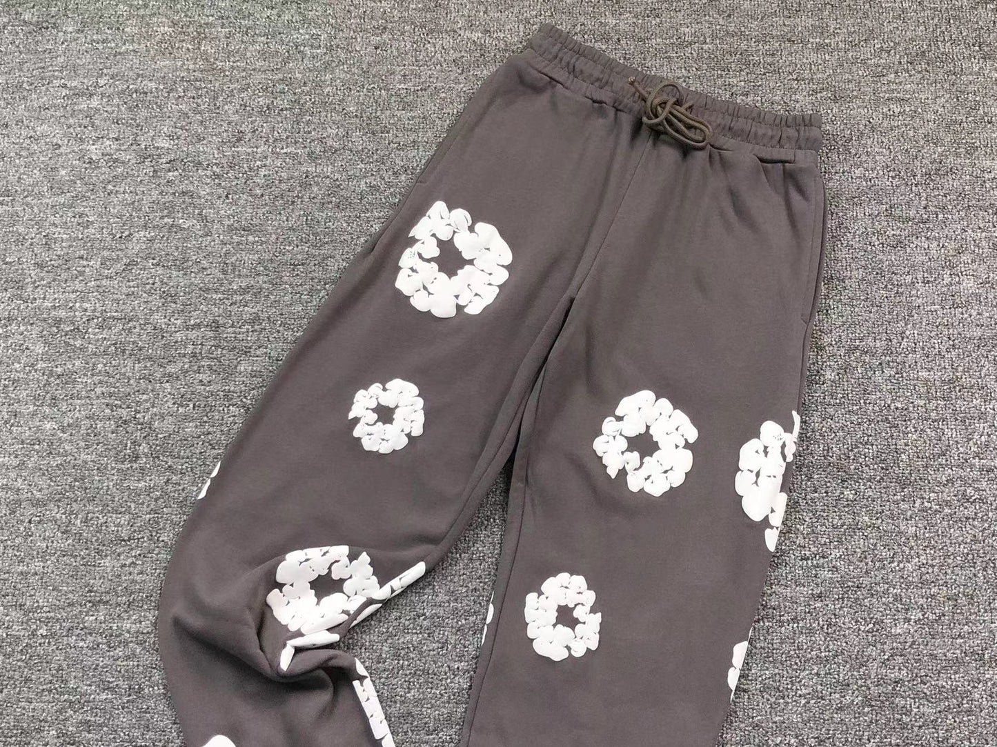 Il denim strappa la ghirlanda di cotone