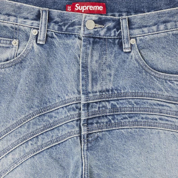 Locker geschnittene Jeans mit Supreme-S-Logo