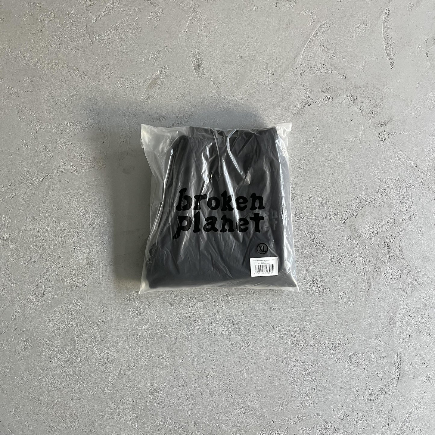 Broken Planet – Jogginghose mit geradem Bein in Schwarz 