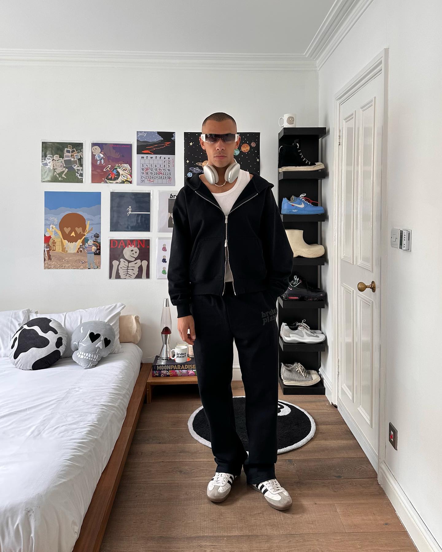 Broken Planet – Jogginghose mit geradem Bein in Schwarz 