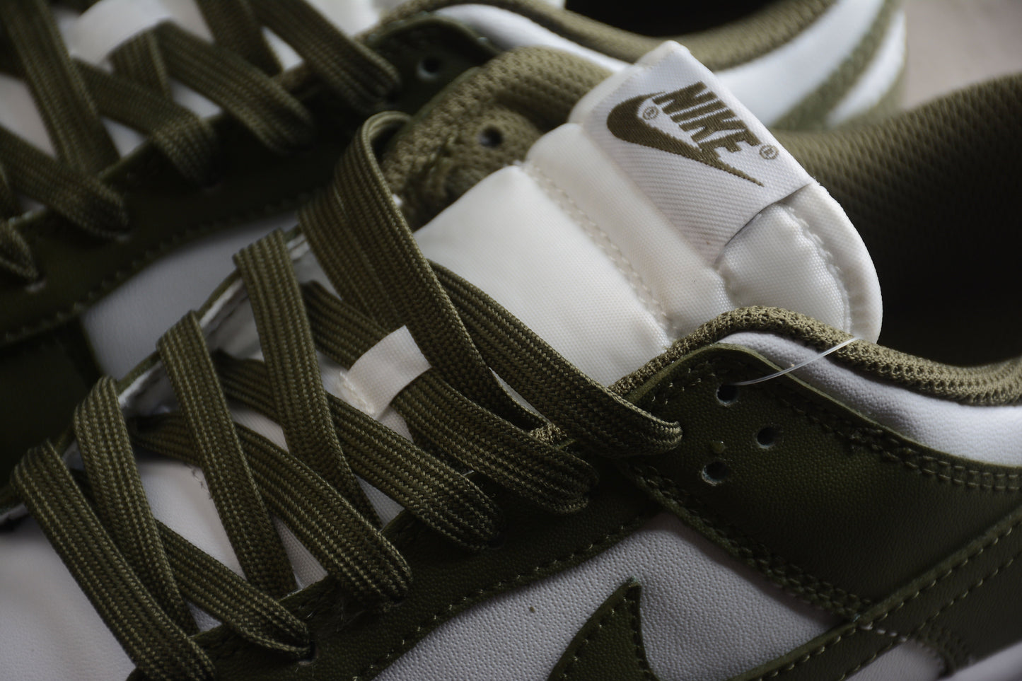 Nike Dunk Low Mitteloliv 