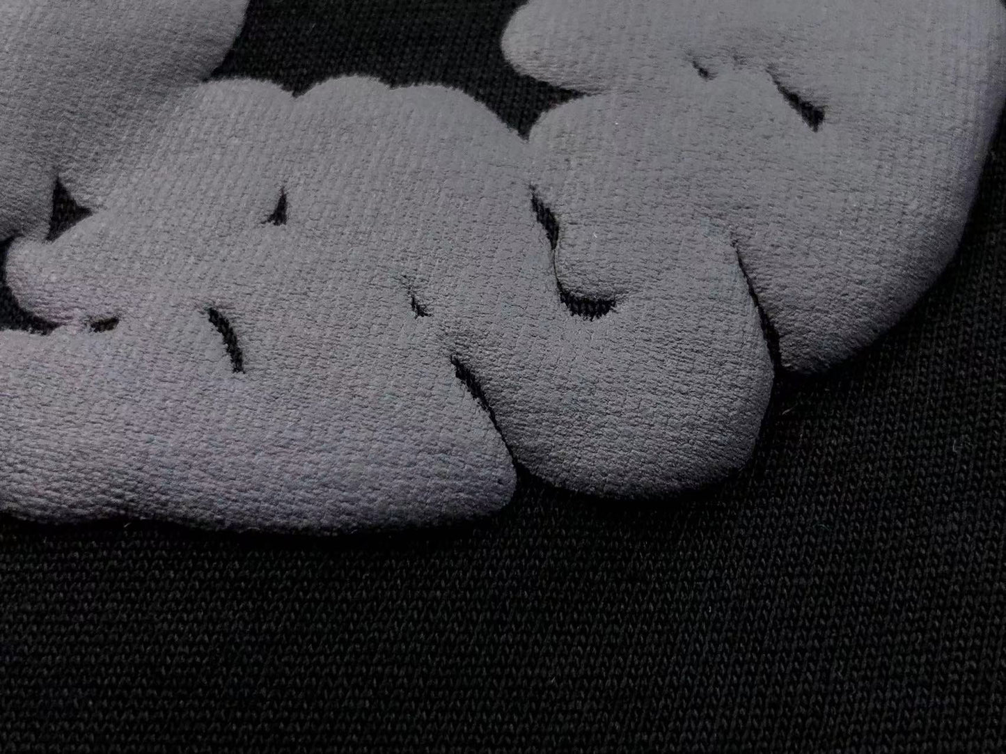 Completo corto con strappi in denim