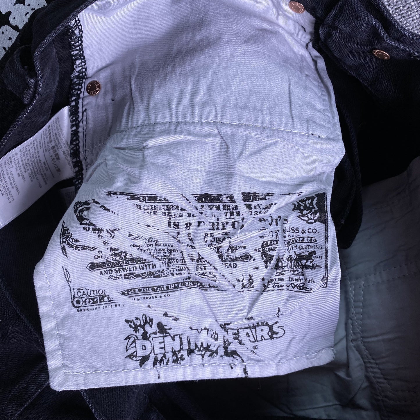 Jeans strappati in denim