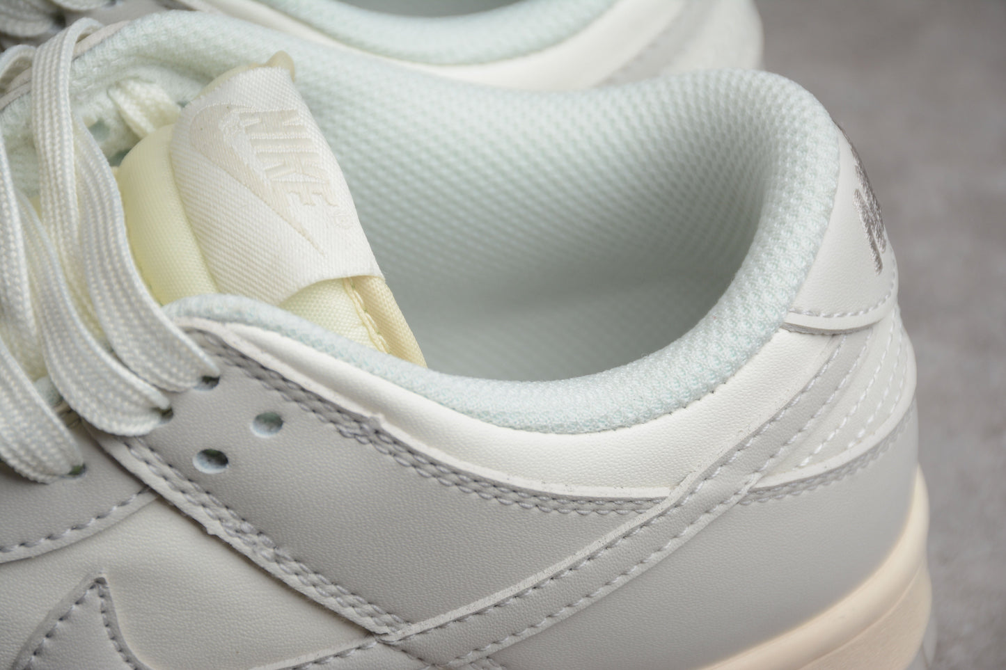 Nike Dunk Low Light Bone 