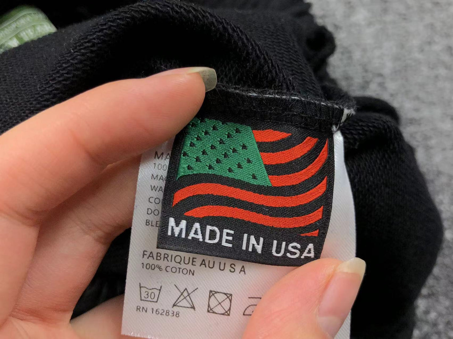 Completo corto con strappi in denim