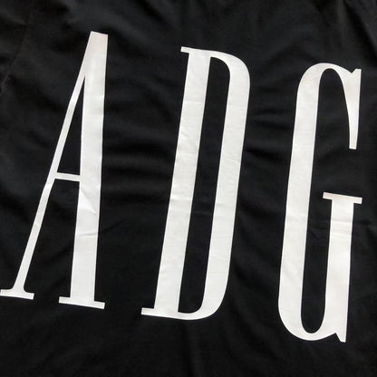 Maglietta con lacrime di denim 