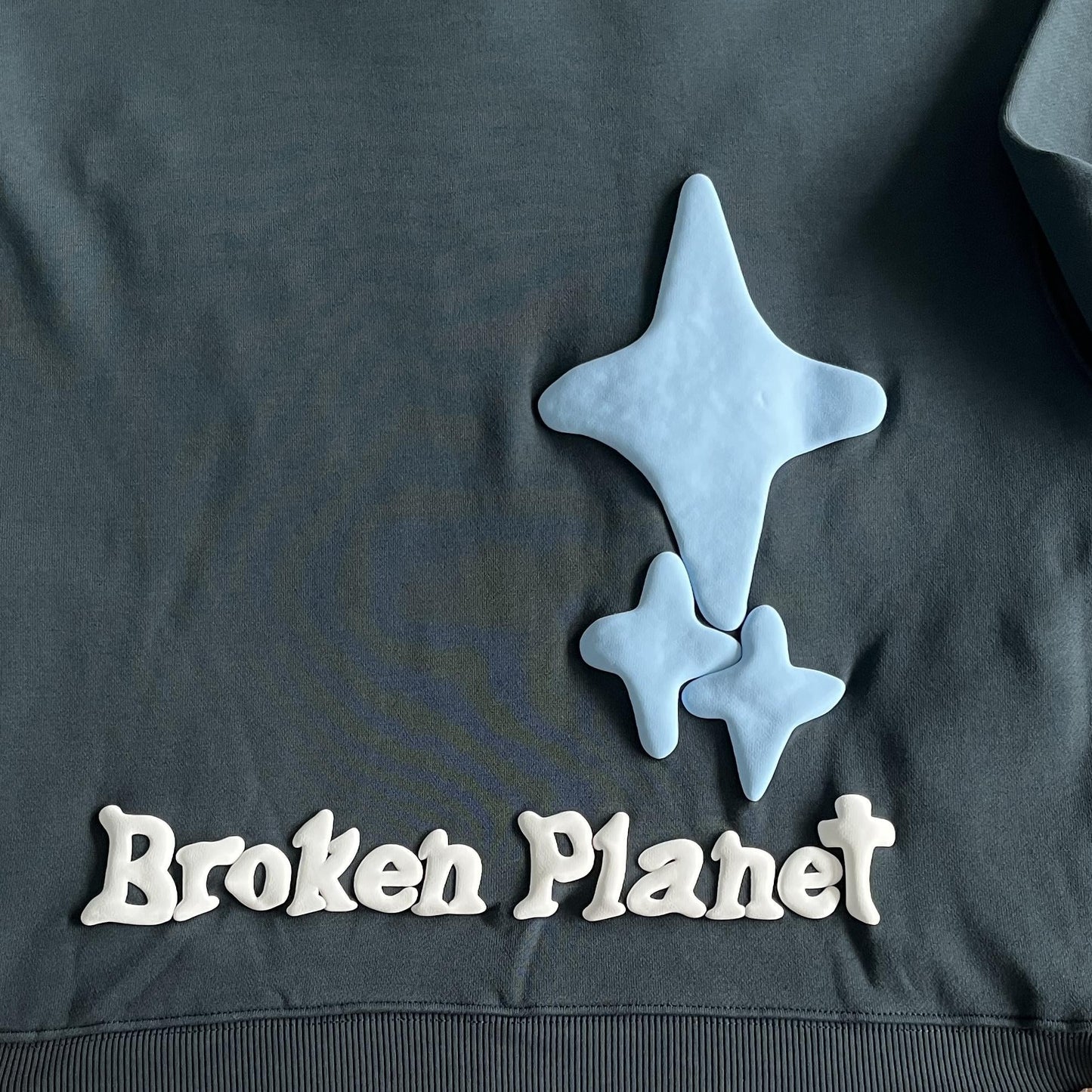 Broken Planet – Der Wahnsinn endet nie – Kapuzenpullover 