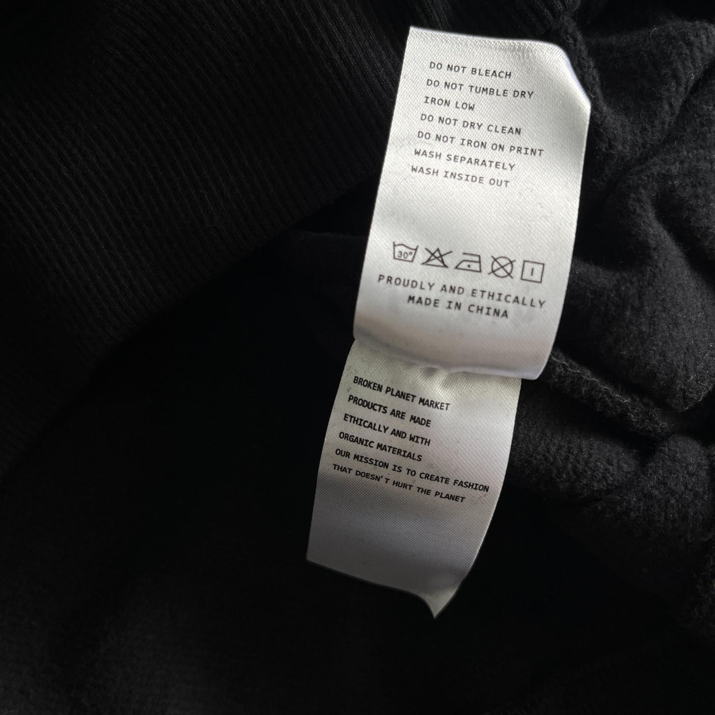 Broken Planet True Love Kapuzenpullover 