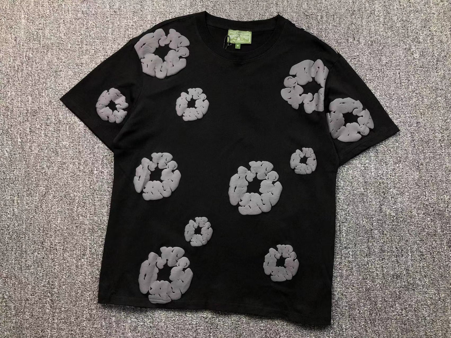 Completo corto con strappi in denim