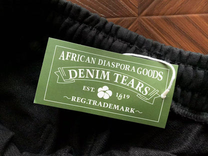 Pantaloncini con strappi in denim 