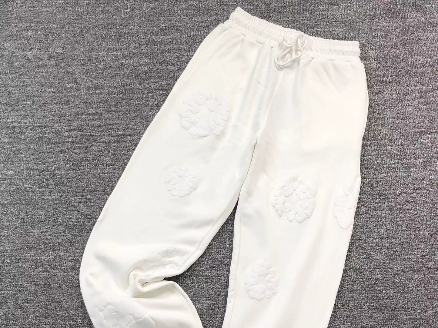 Il denim strappa la ghirlanda di cotone