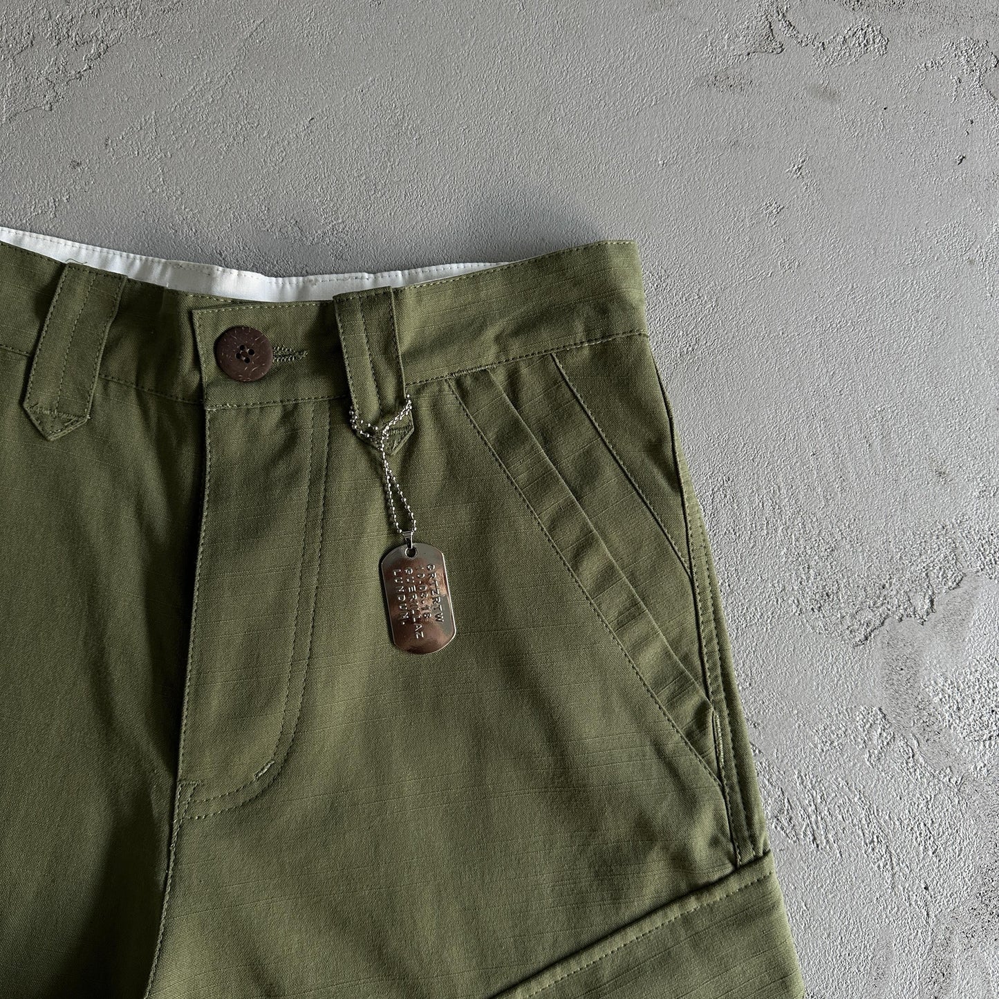 Corteiz Shorts mit schräger Tasche