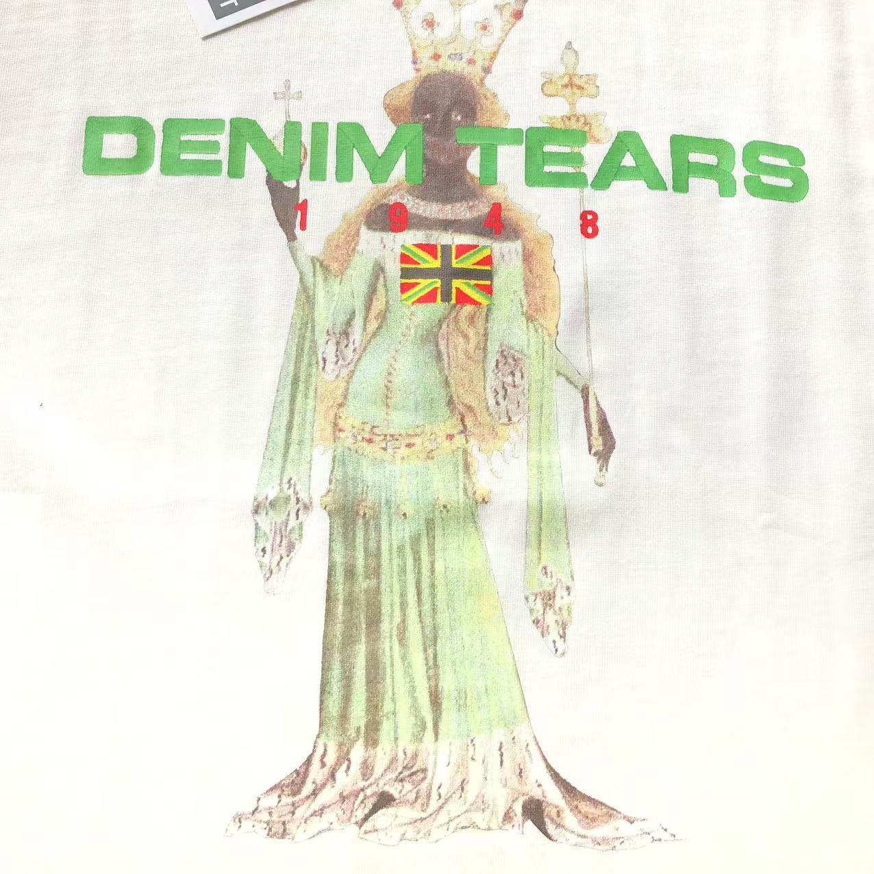 Maglietta con lacrime di denim 