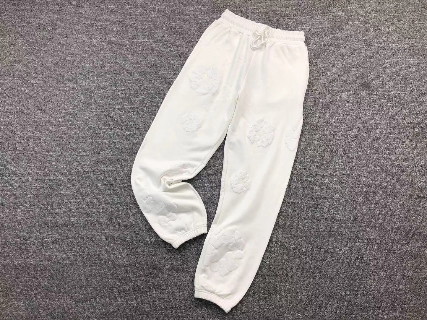 Il denim strappa la ghirlanda di cotone