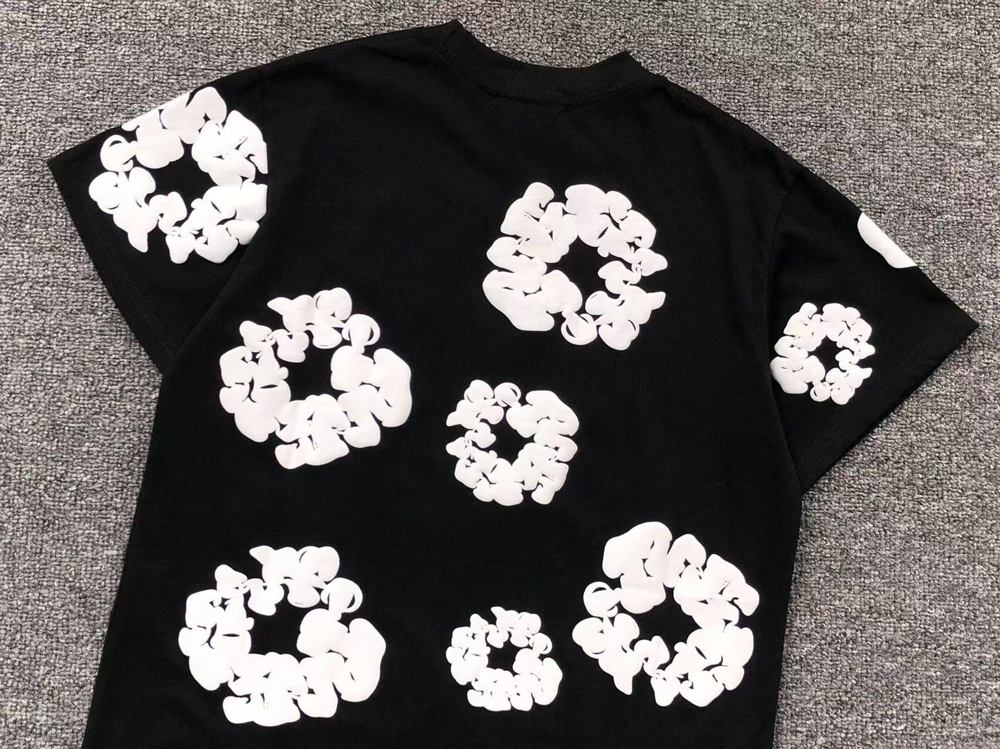 Maglietta con lacrime di denim