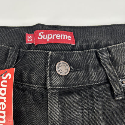Supreme – Baggy-Jeans im Used-Look mit lockerer Passform und Selvedge-Muster