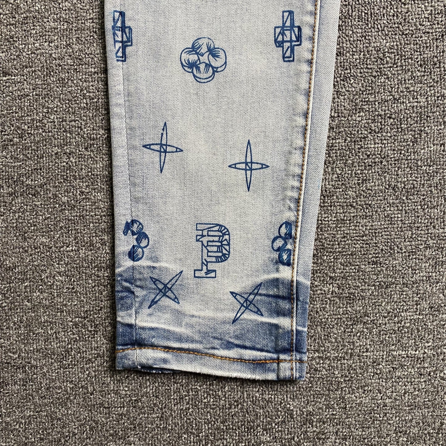 Schmale Jeans der Marke Purple Brand