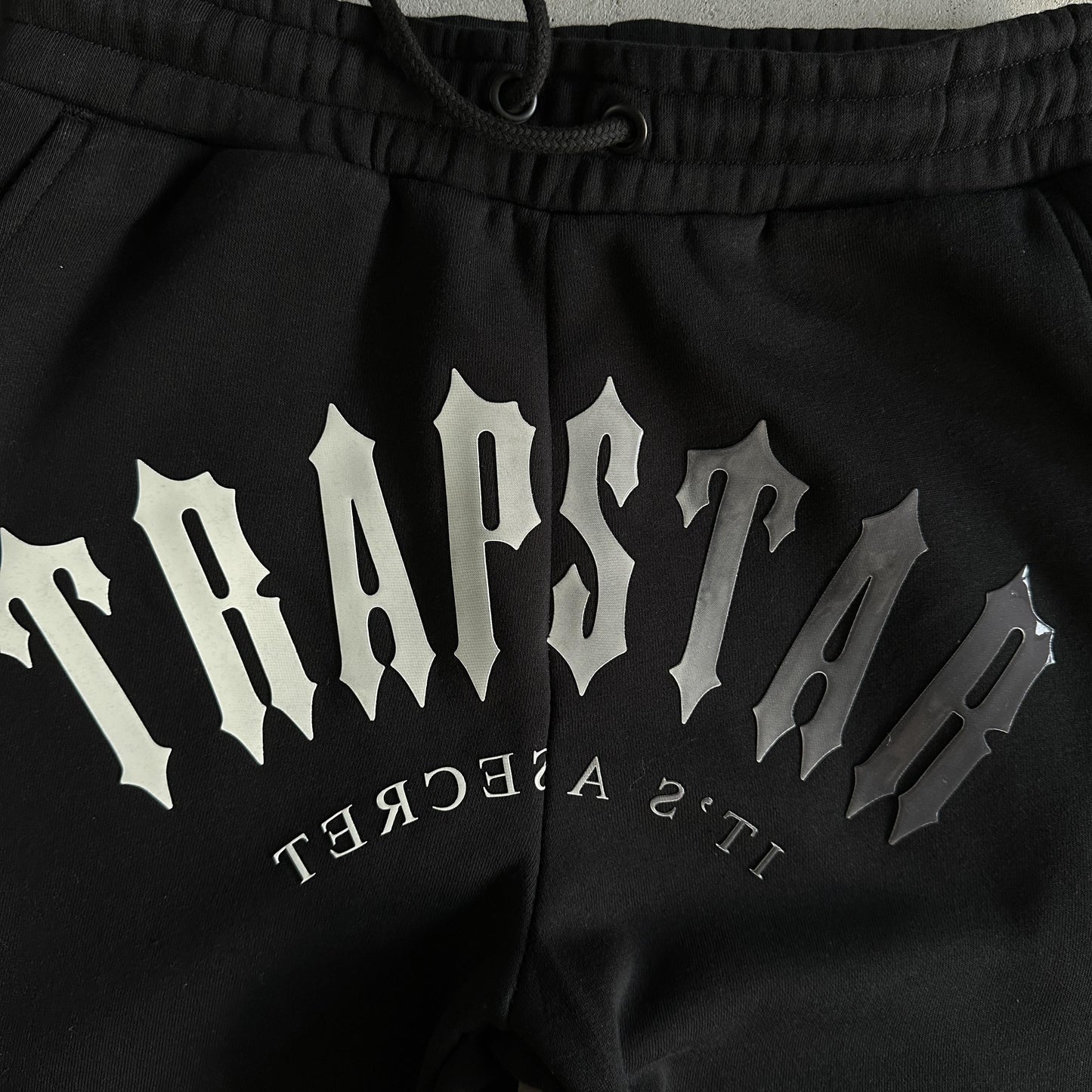 Trapstar Trainingsanzug Arch Gradient 