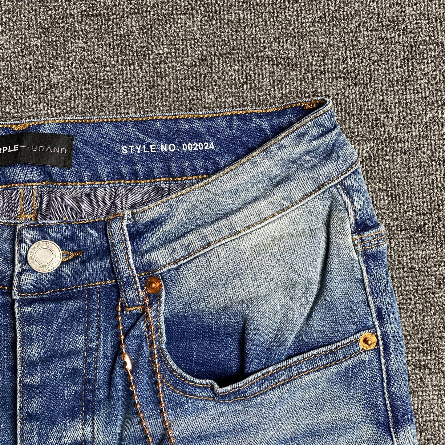 Schmale Jeans der Marke Purple Brand