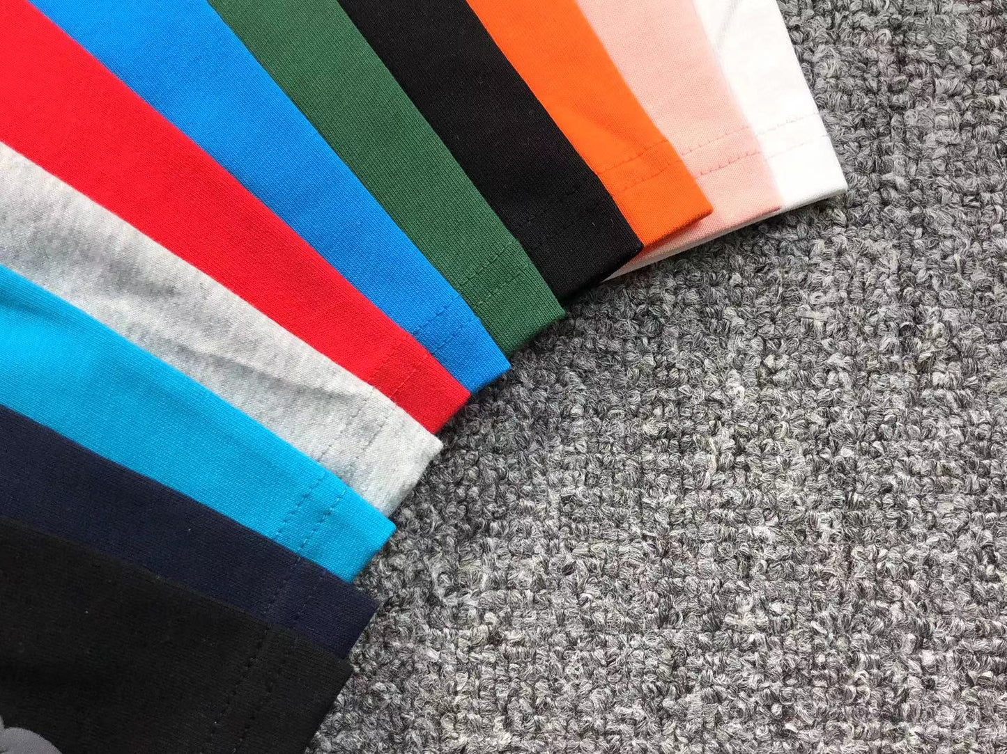 Completo corto con strappi in denim