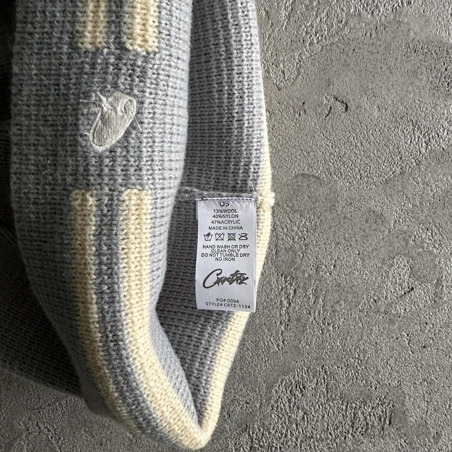 Corteiz Strickmütze mit Streifen - Grau