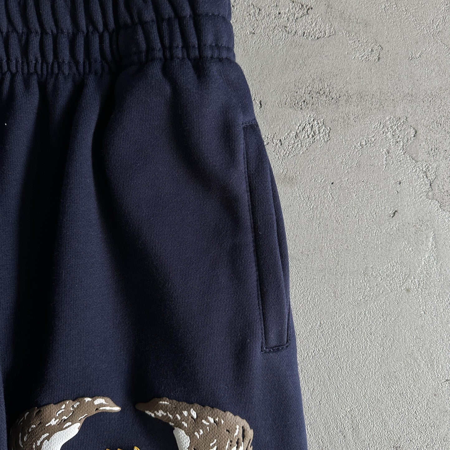 Corteiz Hose mit dreidimensionalem Adler-Print