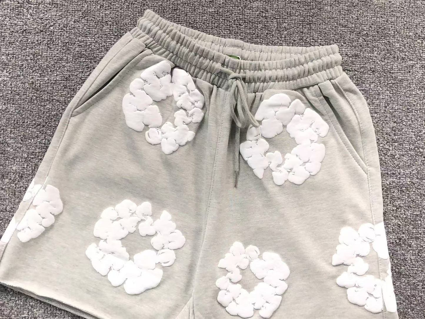 Maglietta con lacrime di denim