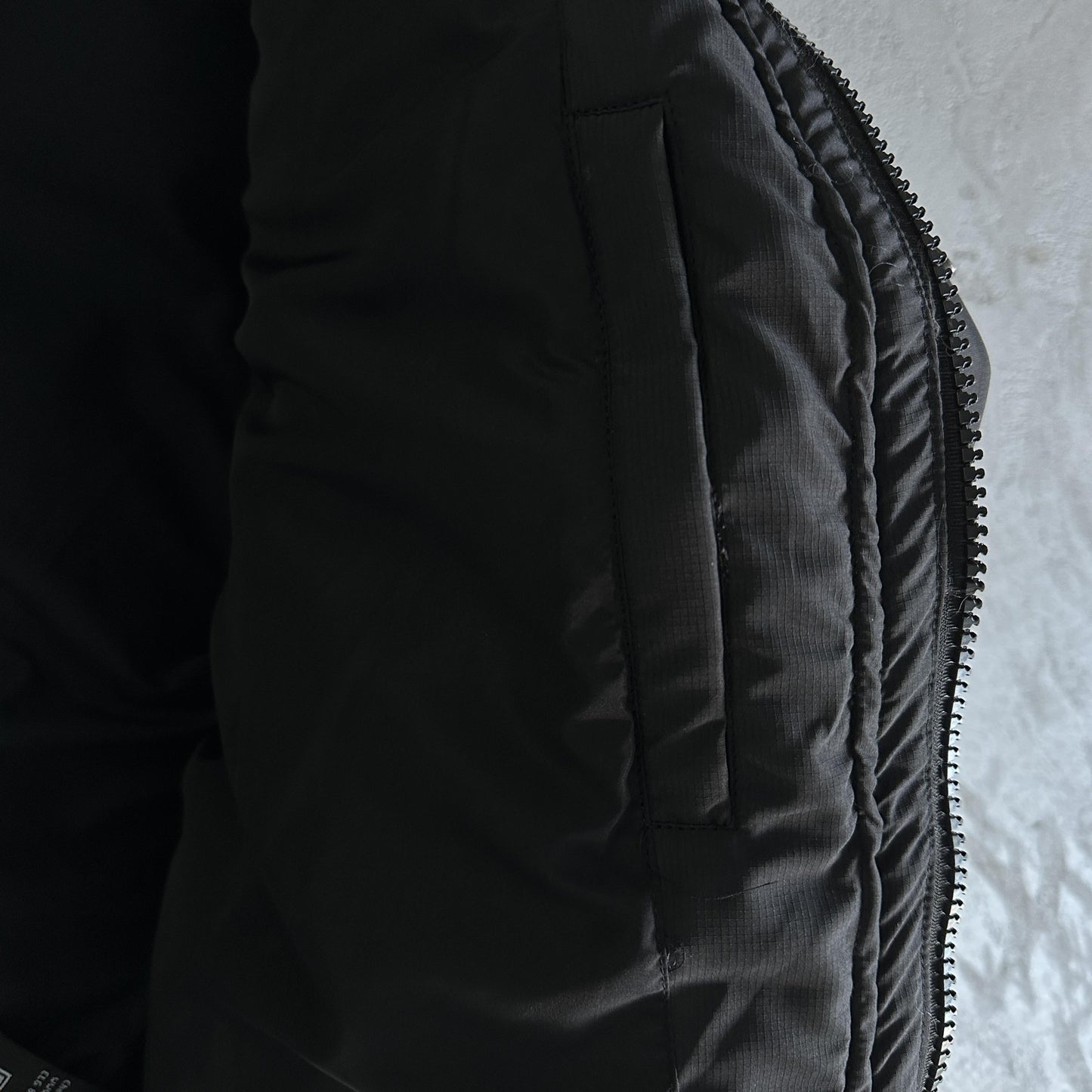 Trapstar Decoded Pufferjacke mit Kapuze 2.0 Schwarz / Infrarot 
