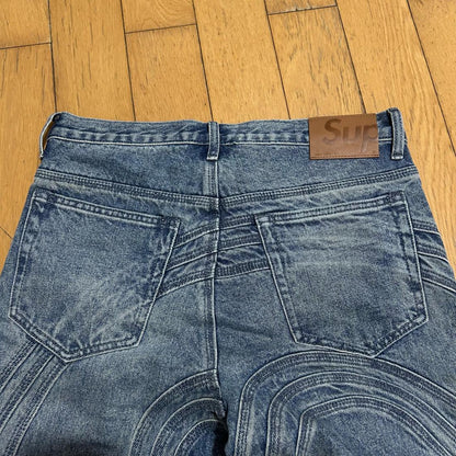 Locker geschnittene Jeans mit Supreme-S-Logo