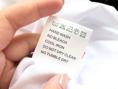 Maglietta con lacrime di denim 