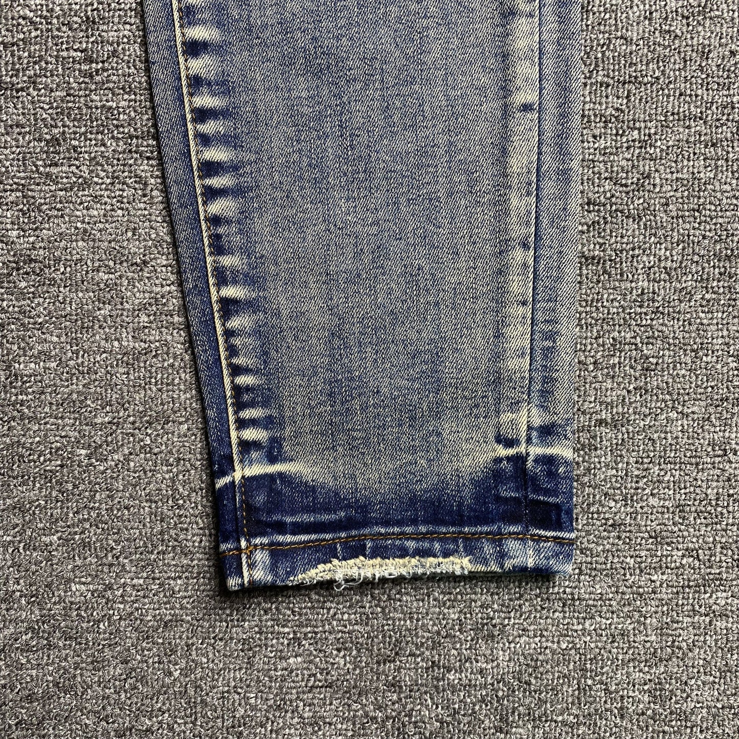 Schmale Jeans der Marke Purple Brand