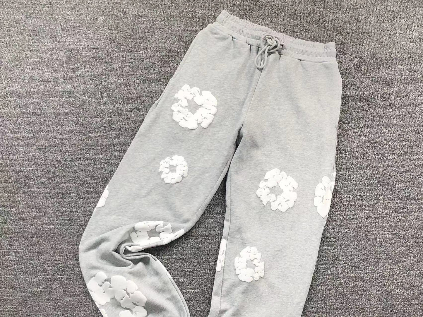 Il denim strappa la ghirlanda di cotone