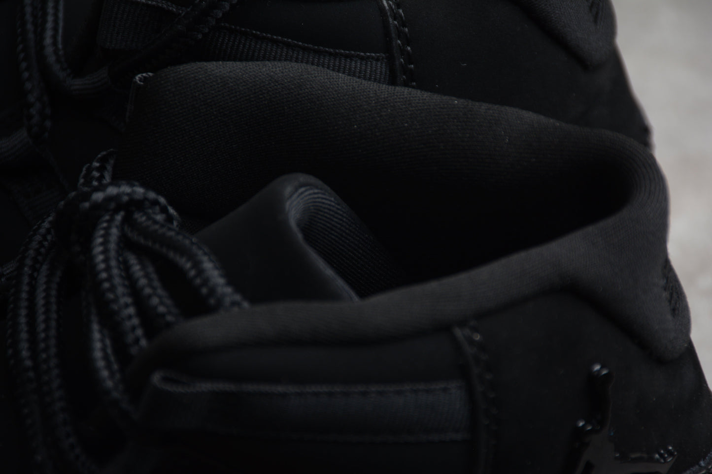 Air Jordan 11 "Gamma Black" 