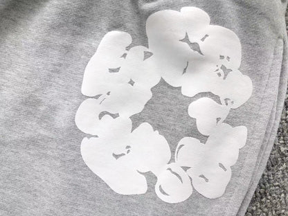 Pantaloncini con strappi in denim