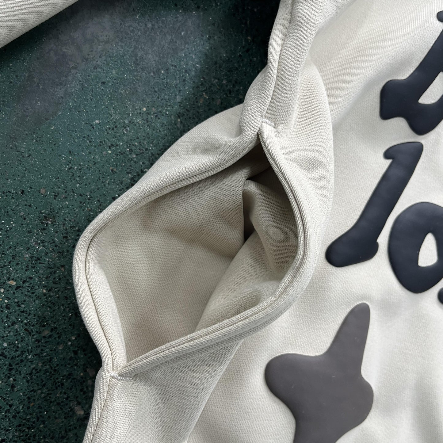 Broken Planet – Allein, aber nicht einsam – Kapuzenpullover 