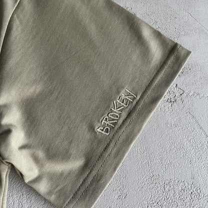 Maglietta spaziale con tre teschi del pianeta rotto 