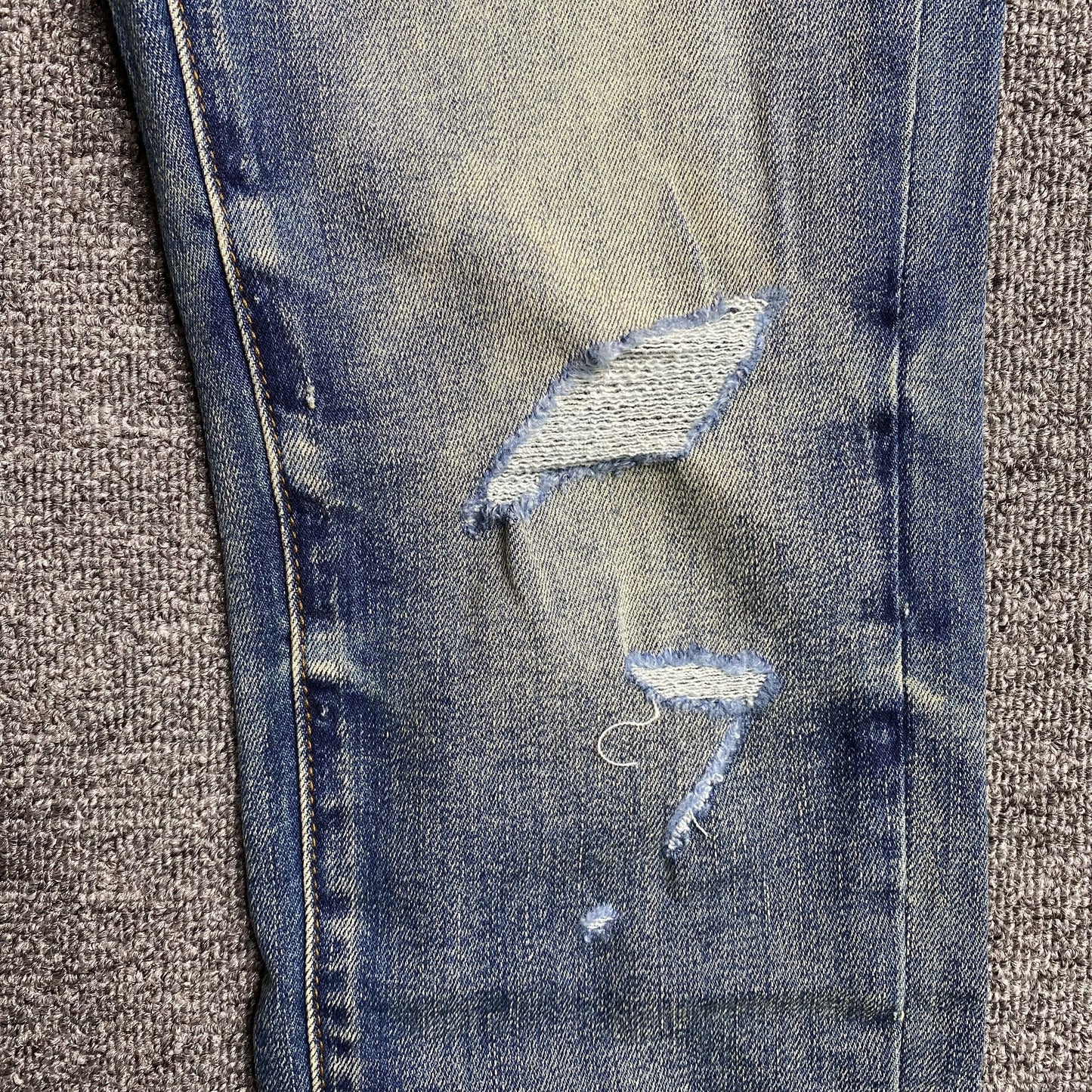 Schmale Jeans der Marke Purple Brand