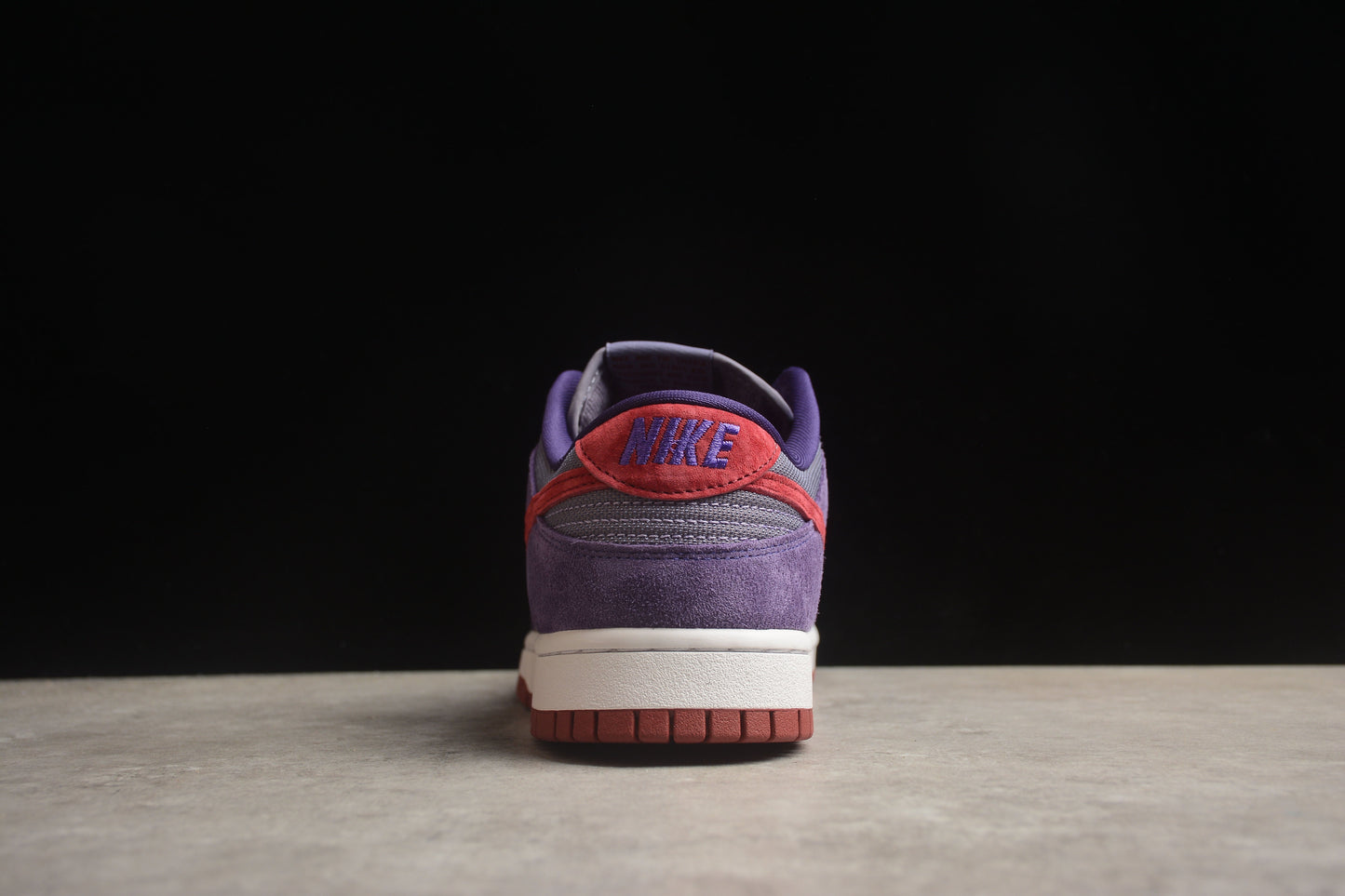 Nike Dunk Low Retro Vol. 1 SP Pflaume 