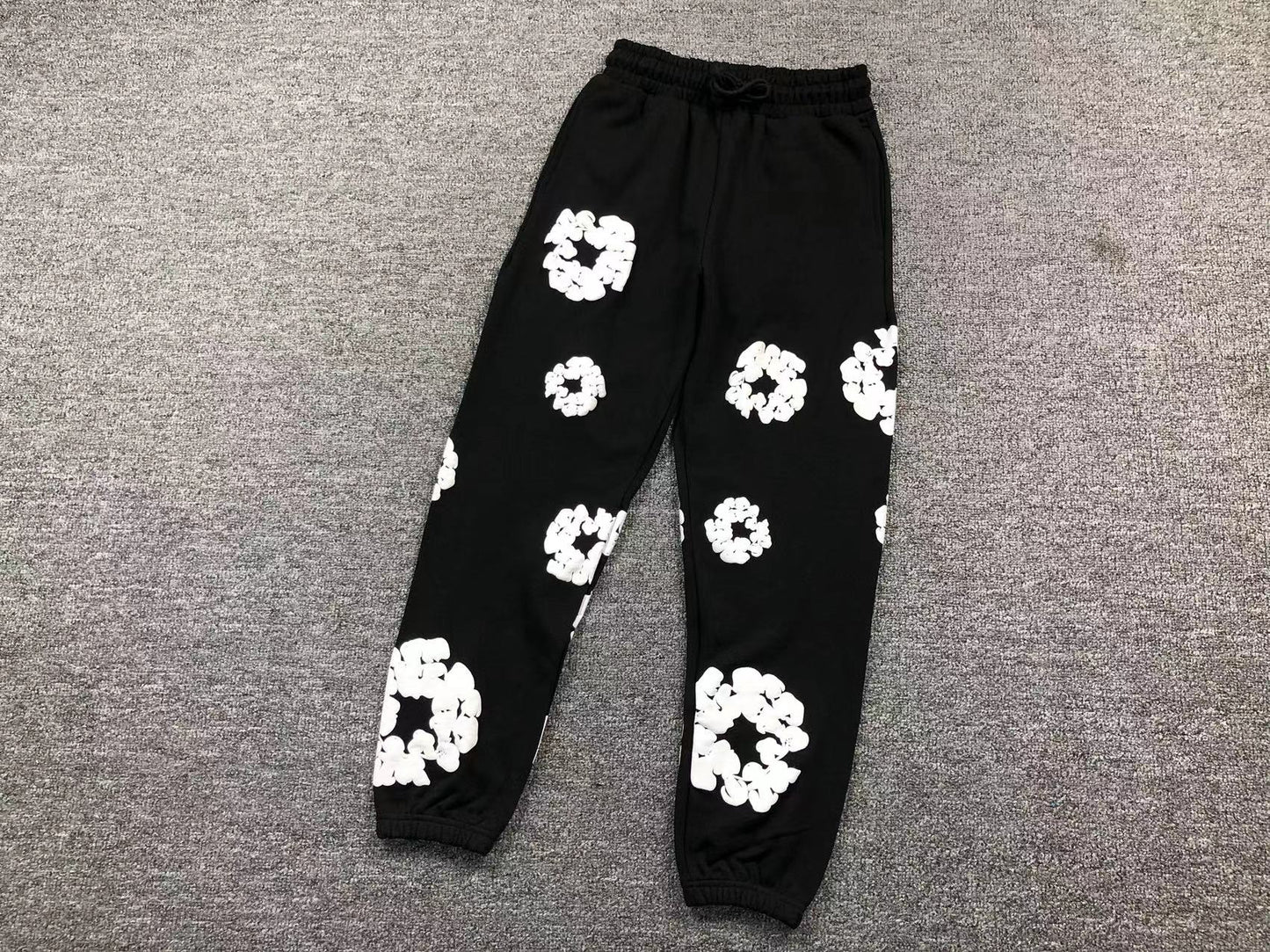 Il denim strappa la ghirlanda di cotone